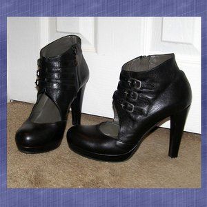 EUC size 39 US 8.5 Bruno Magli Black Leather platform pumps